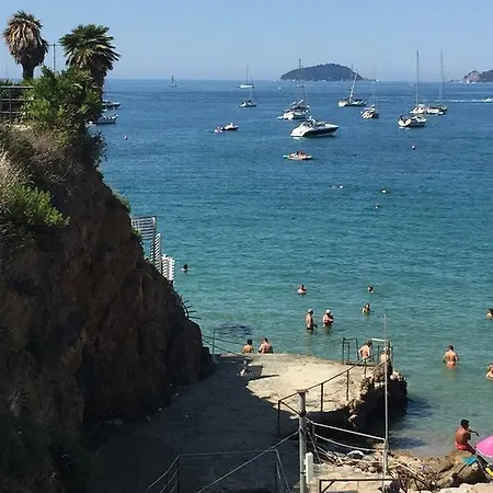 Pensión La Baia Di 3*