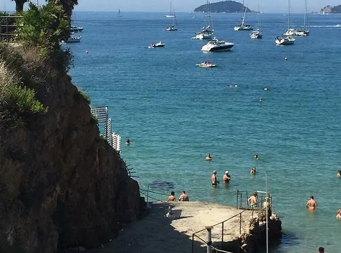 Gasthuis La Baia Di 3*